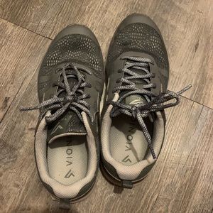 Gray women’s vionic tennis shoes